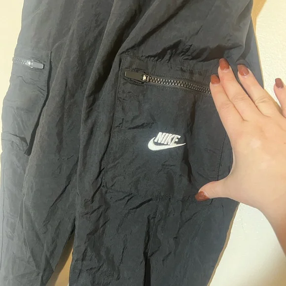 Nike Black Kids Nylon Cargo Joggers Pants Youth Medium Boys Girls - Picture 6 of 8